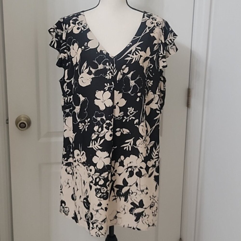 Fair Lady  Black/Creme Floral Vneck Short Sleeve Tunic Sz 16